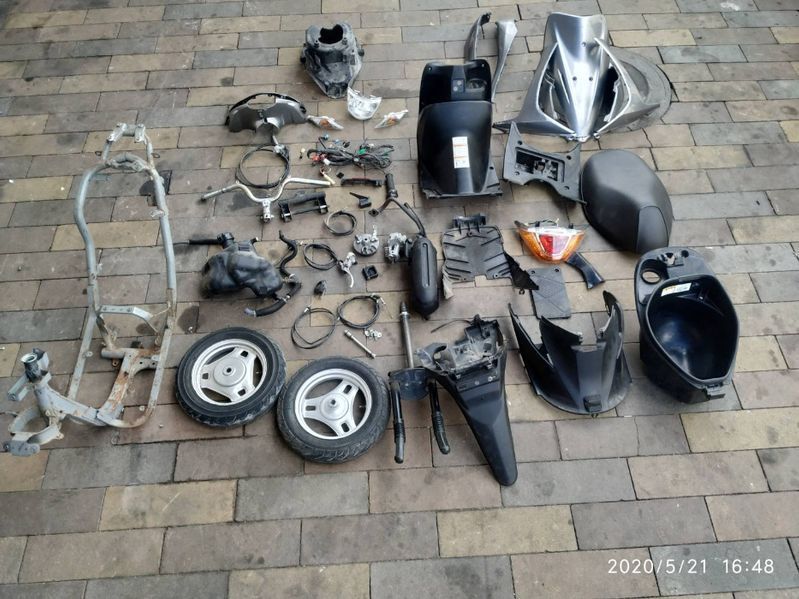 Пластик боковий на  Suzuki lets1 (2 3 4 5 pallet address v 50 4 t )