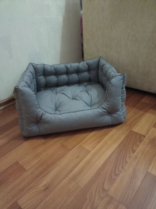 Лежанки для собак та котів.