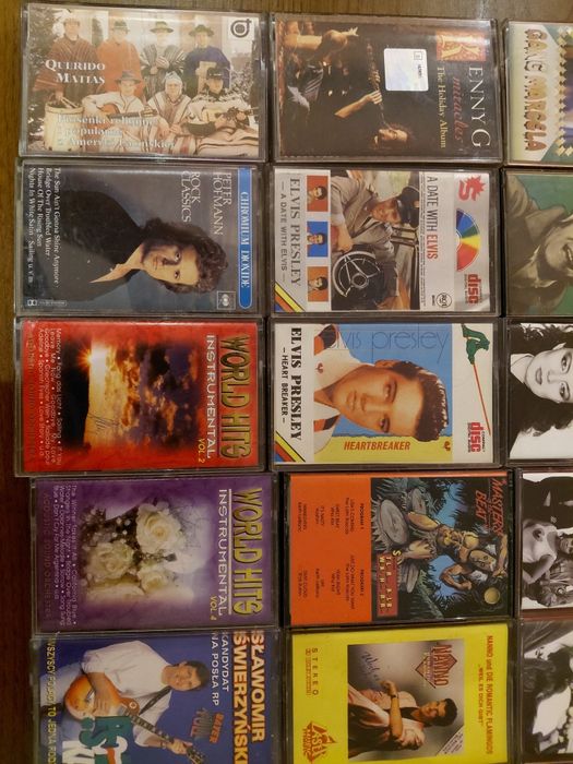 Kasety magnetofonowe z muzyką polską i zagraniczną