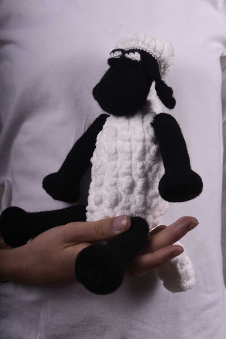 Baranek Shaun - maskotka na szydełku dla dziecka- rękodzieło, handmade