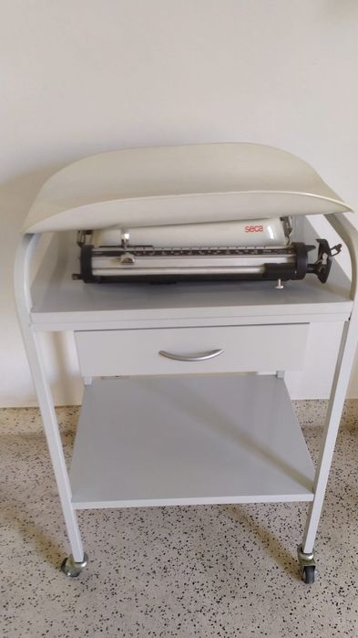 Vendo accesorios para consultório médico