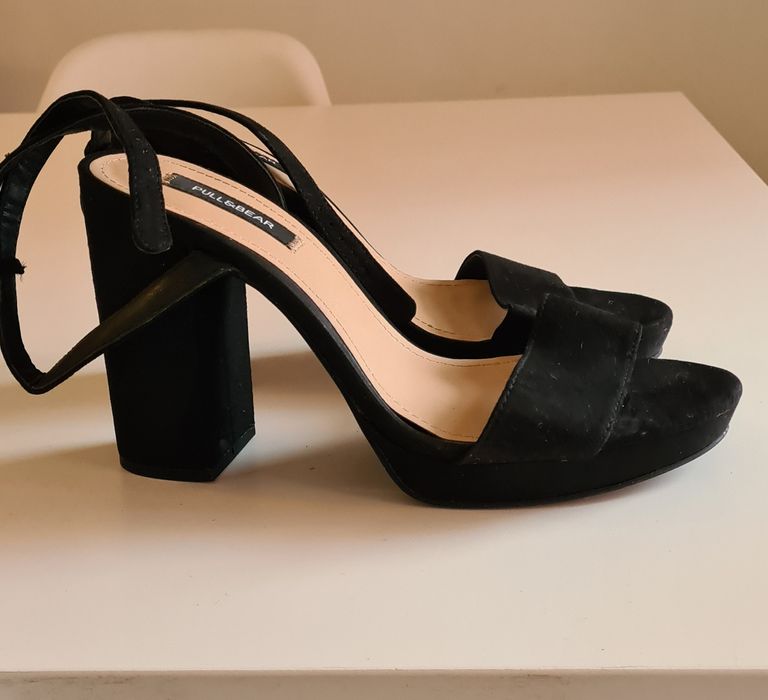 Sandálias com salto - Novas!