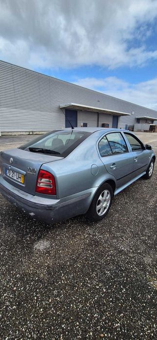Skoda Octavia 1.6 Gasolina 106cv –  1.450€
