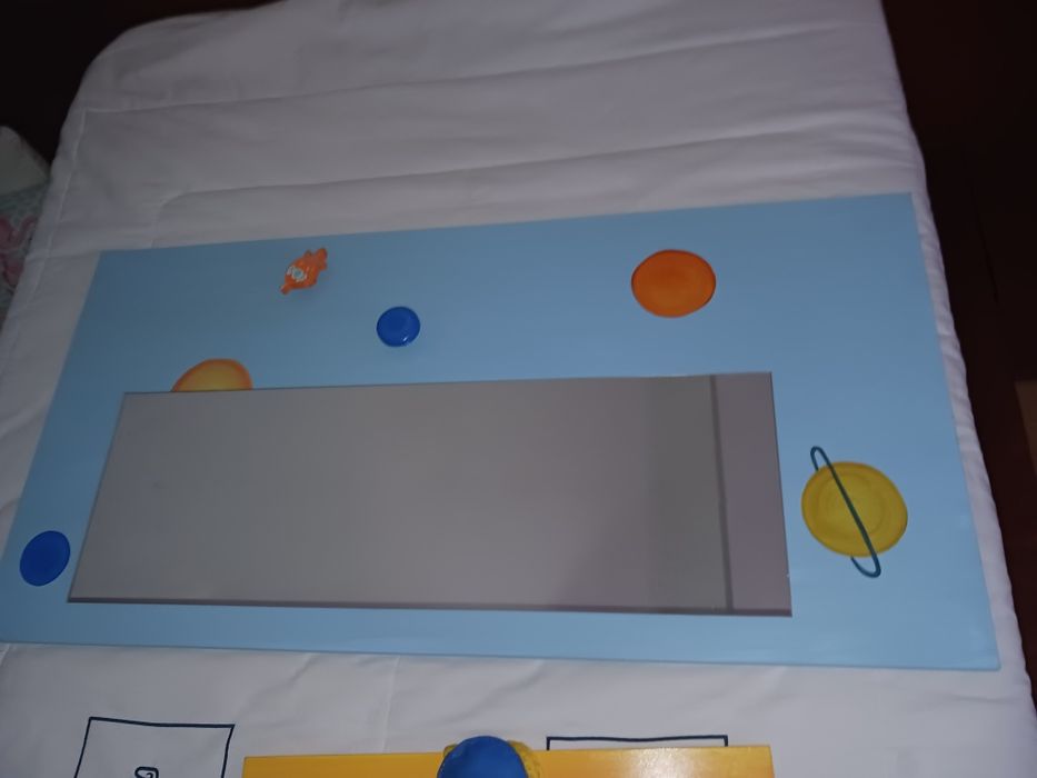 Espelho e cabide de criança motivo de planetas