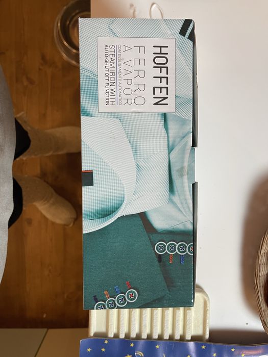 Ferro de engomar a vapor novo