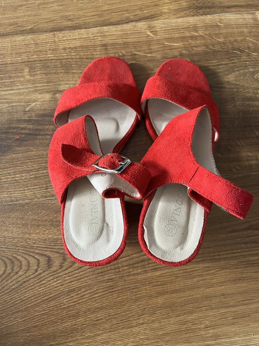 Buty  czerowne 37