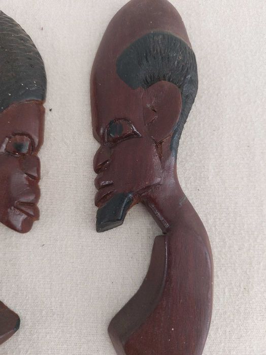 Bonecos africanos em mogno artesanais