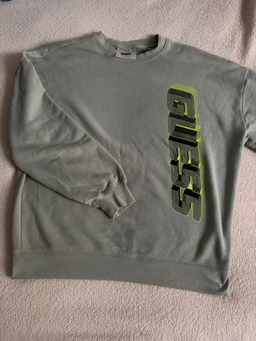 Guess sweatshirt M-L