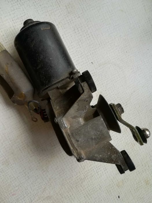 моторчик стеклоочистителя Nissan Sunny N13 1986-1990 года Б/у рабочий