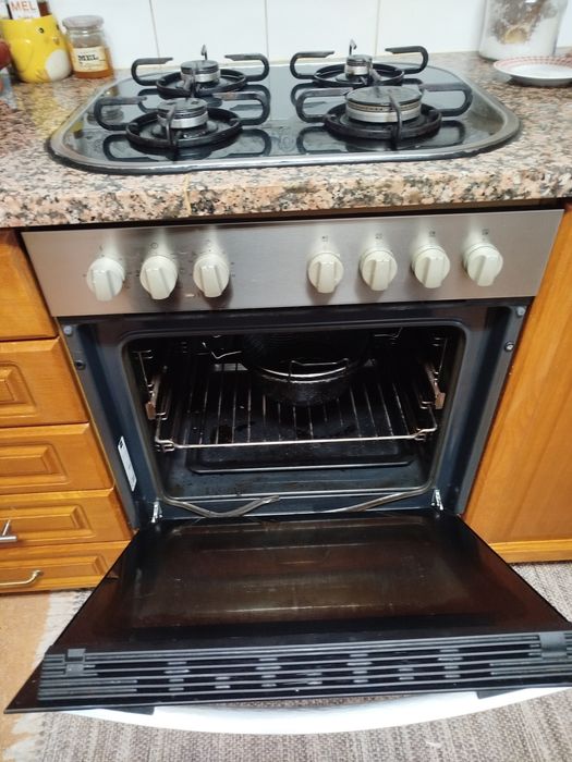 Fogão com placa Teka a gás de encastrar (série ME).