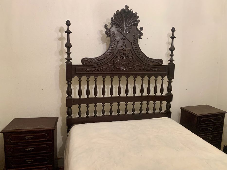 Conjunto de quarto completo em madeira