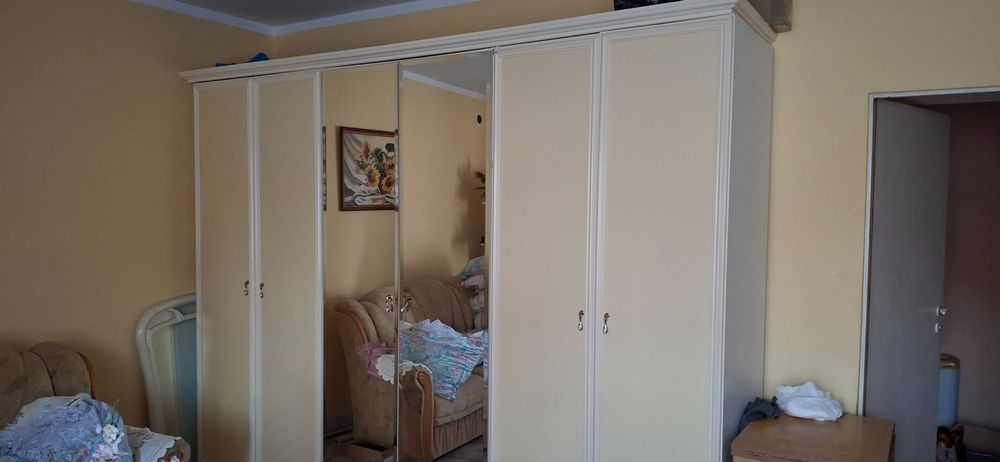 Meble z pokoju dziennego i sypialni