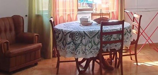 Mesa de sala com set de 4 cadeiras