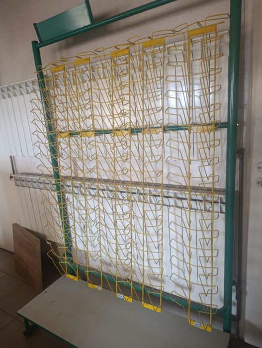 Regał na gazety, prase