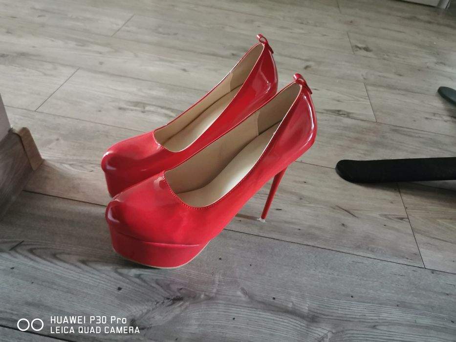 Czerwone szpilki lakierki r 45 Nowe wygodne