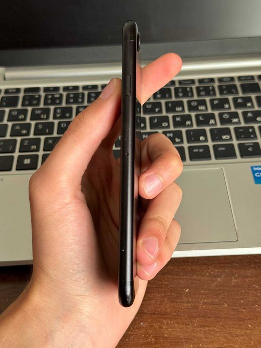 iPhone 7 128GB Black (Neverlock) в хорошому стані.