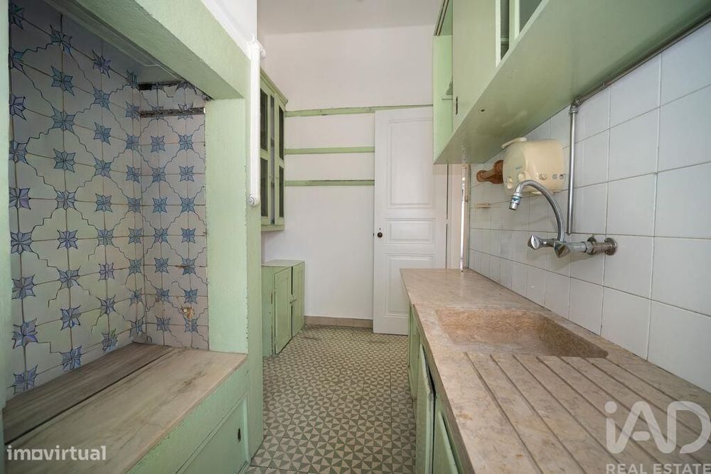 Apartamento T4 em Campolide de 86 m2