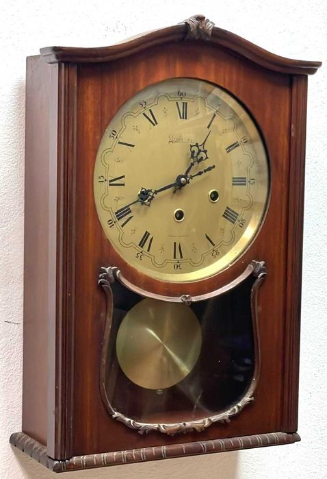 Relogio antigo, operacional da reguladora 6 martelos e duas musicas.