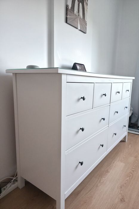 Cómoda HEMNES IKEA (8 Gavetas) Branco + Tampo de Vidro protetor.