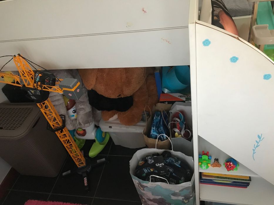 Cama beliche e secretaria