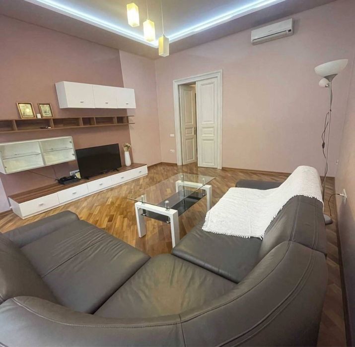 Підселення / Кімната в ЦЕНТРІ для дівчат