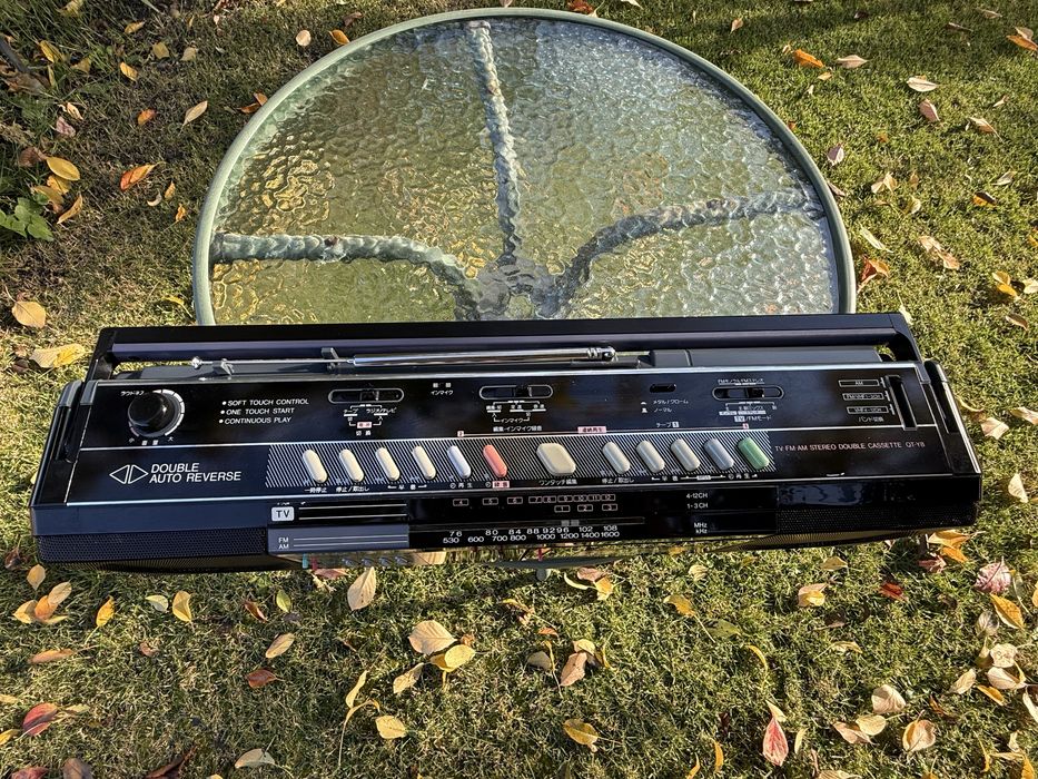 Продам магнитолу SHARP QT-Y8