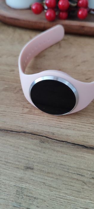 Smartwatch damski – różowy, minimalistyczny