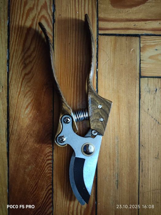 Секатори садові площинні, нові