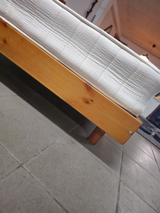 Cama e colchão ikea