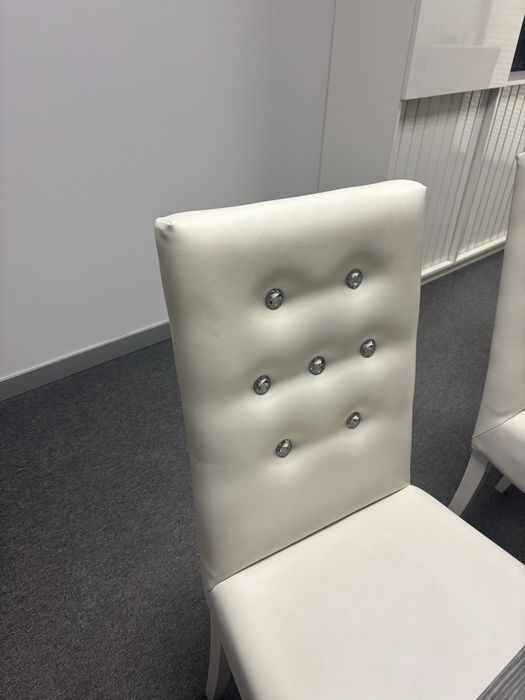 Sprzedam biale krzrsla biurowe kamienie