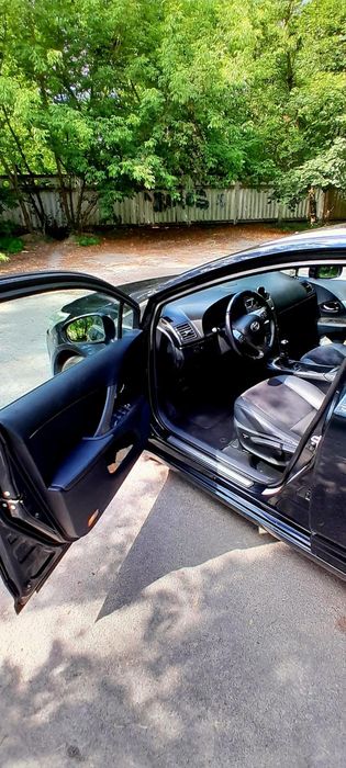 Тайота Авенсіс 2012