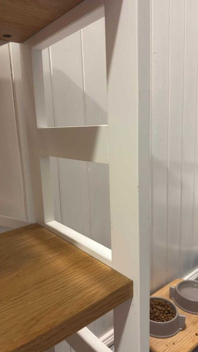 Estante com prateleiras