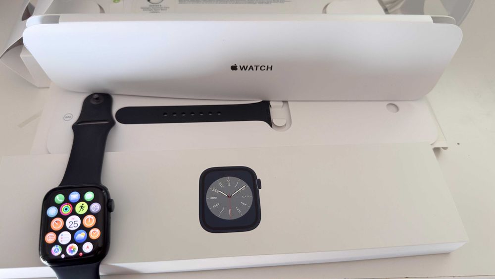 Apple Watch Series 8 GPS 45 mm preto