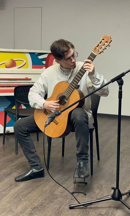 Викладач з гітари, легко навчу грати !