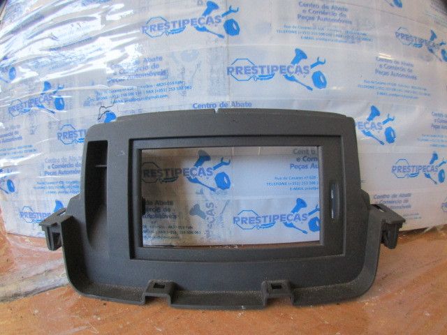 Moldura da consola central / rádio / aro RENAULT Megane III (BZ0_)