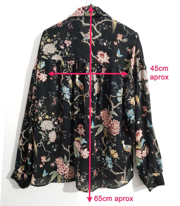 Camisa preta c/flores e pássaros H&M - GP & J Baker - Tam 36