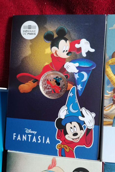 Conjunto de 6 moedas coloridas da coleção Disney