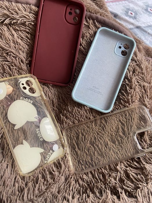 Продам 4 чохли для iPhone 11