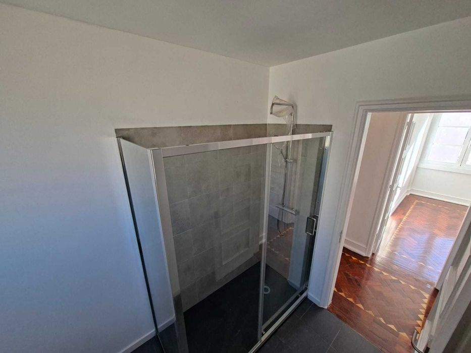 Aluga-se Apartamento T2 no Centro de Lisboa Junto à Praça Marquês de Pombal