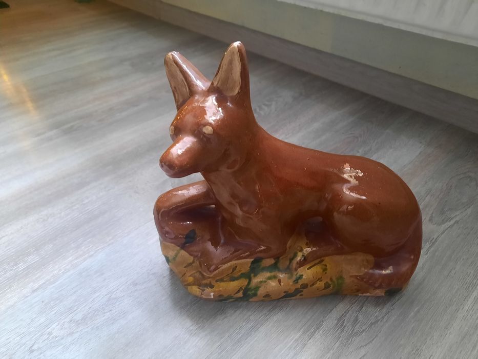 Stara duża figurka psa