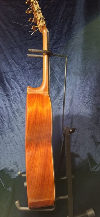Gitara fretless bezprogowa