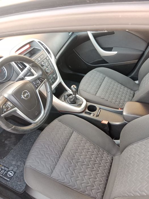 Opel astra J 2014rok 1.4turbo 140koni