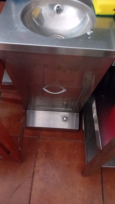 PARA DESOCUPAR Lavatorio Inox com pedal