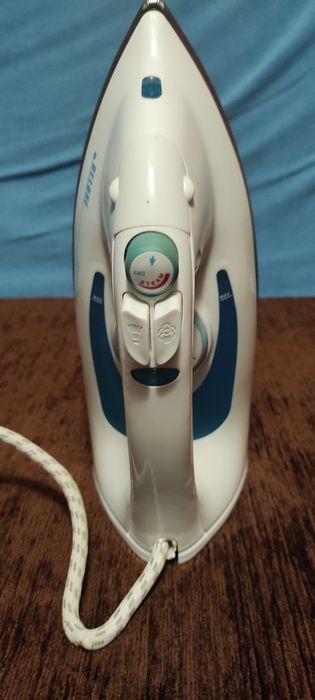 Утюг Vitek VT-1208 B.