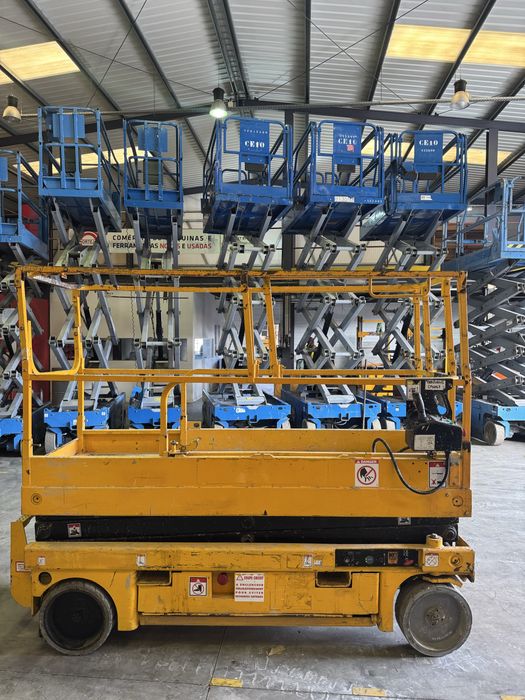 Plataforma elevatória Elétrica 8mt Usada