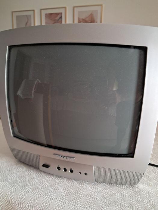 Vendo TV  antiga a funcionar