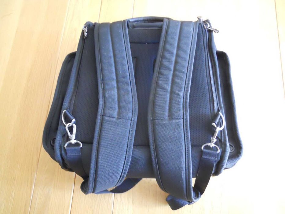 TUMI Mochila de nylon preta com compartimento para laptop, alças ajustáveis (26081D4)