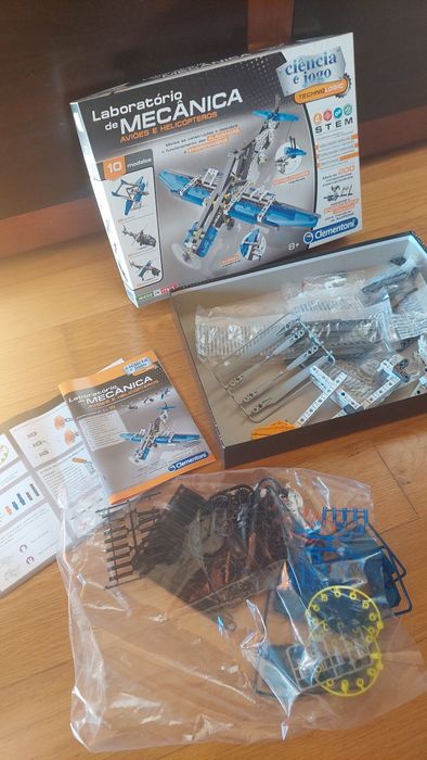 Laboratório de Mecânica Aviões e Helicópteros - Clementoni (8+)