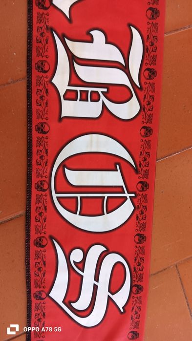 Cachecol dos diabos vermelhos 1982