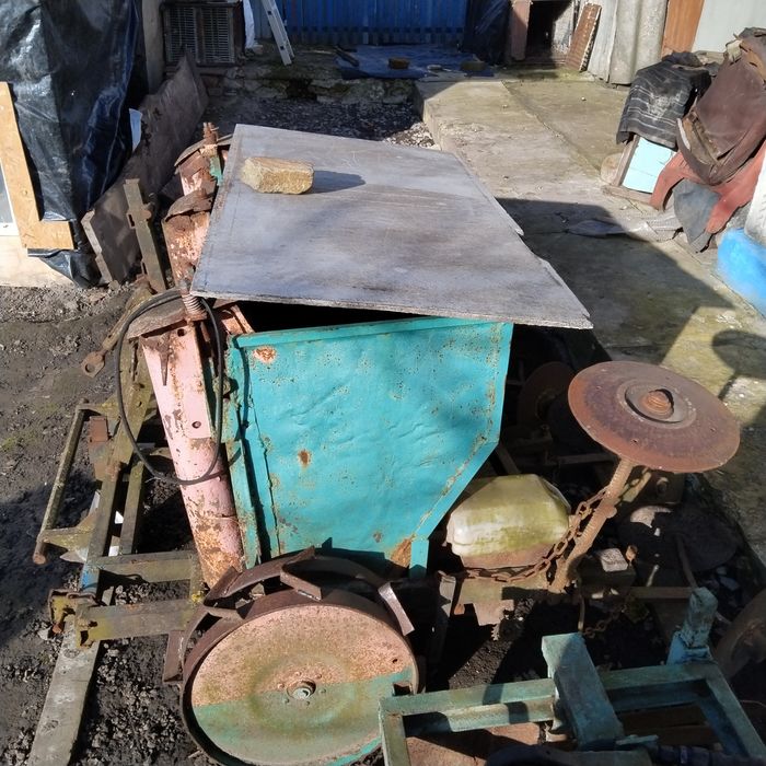 Картопле сажалка на три рядки